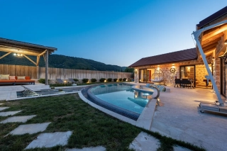 Villa Topçu Stone: Sarıbelen’de Korunaklı Havuzlu Huzurlu Tatil Villas