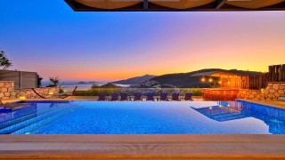 Villa Topcu Duo: Kalkan’da 10 Kişilik Lüks ve Geniş Tatil Villası