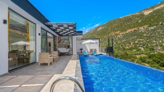 Villa Aşkhane | Kalkan Ordu’da Korunaklı Havuzlu Balayı Villası