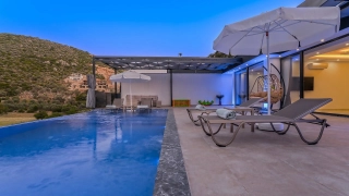 Villa Benk Palas | Kalkan Ordu’da Korunaklı Havuzlu Lüks Villa