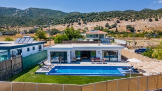 Villa Guru | Kaş Sarıbelen’de Korunaklı Havuzlu Lüks Balayı Villası