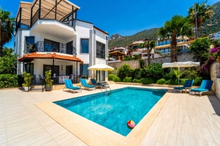 Villa Eftelya Kalkan | Kızıltaş’ta Deniz Manzaralı Villa