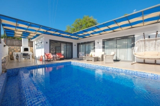 Villa Boğaziçi 2 | Kalkan Sarıbelen’de Korunaklı Jakuzili Villa