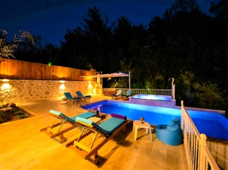 Villa Tüzer | Kalkan İslamlar’da Korunaklı Havuzlu Jakuzili Villa
