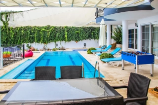 Villa Zümrü | Kalkan Kördere’de Deniz Manzaralı, Geniş Ailelere Uygun 