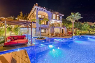 Villa Kaktüs Evi | Kalkan Akbel’de Isıtmalı Kapalı Havuzlu Lüks Villa