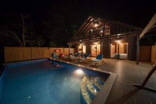 Villa Seyirtepe – Ahşap Mimarinin Büyüsüyle Doğa İçinde Huzurlu Tatil