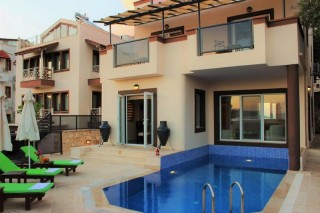 Villa Badem | Kalkan Merkez’de Deniz Manzaralı, Havuzlu 3+1 Süit Villa