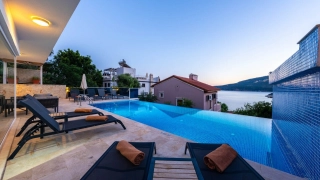 Villa Rüzgar | Kalkan Kalamar’da Deniz Manzaralı 4+1 Villa, Denize 5 D