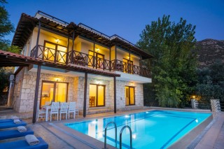 Villa Otantik – Kalkan Akbel’de Deniz Manzaralı, Konforlu Tatil