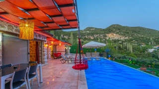 Villa Aden İslamlar – Kalkan’da Korunaklı Havuzlu, Jakuzili