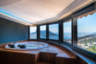 Çatı Apart – Kalkan Merkezde Deniz Manzaralı Jakuzili Kiralık Apart