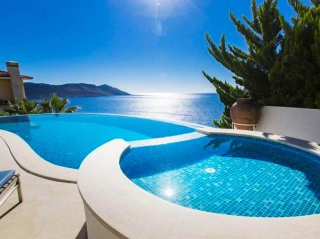 Villa İndigo | Kaş Çukurbağ’da Deniz Manzaralı Lüks Sonsuzluk Havuzlu 