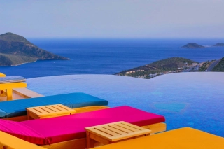 Villa Firuze | Kalkan Akbel’de Kalp Şeklinde Havuzlu, Deniz Manzaralı 