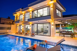 Villa Moonset – Modern ve Lüks Tatilin Adresi