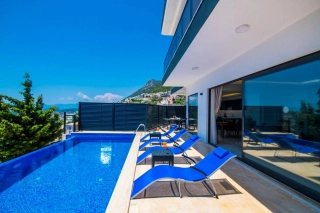 Villa Moonlight – Kalkan’da Deniz Manzaralı, Jakuzili ve Villa Tatili