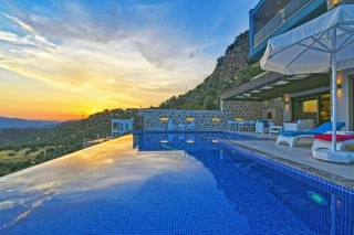 Villa Survival | Kalkan Kördere’de Kapalı Havuzlu, Jakuzili ve Saunalı