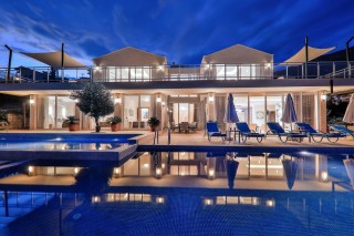 Villa Oasis | Kalkan Merkez’de 2 Havuzlu, Deniz Manzaralı 6 Odalı Lüks