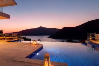 Villa Ozma | Kalkan’da Sonsuzluk Havuzlu, Deniz Manzaralı Lüks Villa