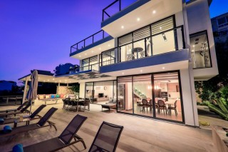 Villa Imperial | Ortaalan’da Panoramik Deniz Manzaralı,Isıtmalı Kapalı