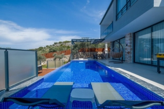 Villa Karaorman 2 | Kalkan Üzümlü’de Deniz Manzaralı Jakuzili Villa