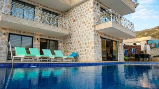 Villa Narin 6 | Kalkan İslamlar’da Korunaklı, Jakuzili ve Havuzlu