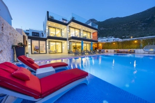 Villa Cratos Luxury | Kalkan Kızıltaş’ta Jakuzili, Isıtmalı Havuzlu