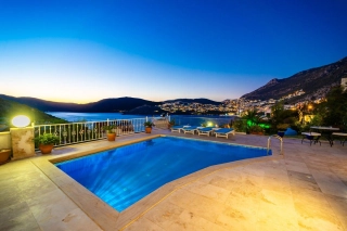 Villa Siri | Kalkan Kışla’da Deniz ve Şehir Manzaralı Özel Havuzlu 
