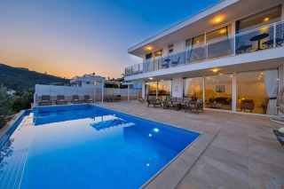 Villa Lumiere 2 | Kalkan Kızıltaş’ta Özel Havuzlu, 4 Süit Odalı Villa