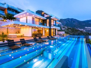 Villa Panorama – Kalamar Koyu’nun Eşsiz Manzarasında Lüks Bir Tatil