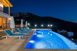 Villa Nazlı Sarıbelen – Doğanın Kalbinde Lüks ve Huzurlu Bir Tatil
