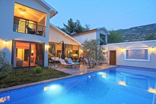 Villa Moon 1 | Kalkan İslamlar’da Tam Korunaklı Jakuzili Villa