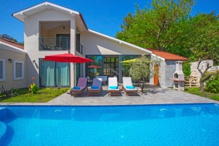 Villa Moon 2 | Kalkan İslamlar’da Korunaklı ve Jakuzili Villa
