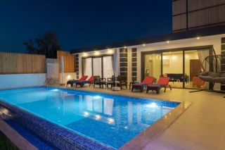 Villa Memo – Kalkan Yeşilköy’de Jakuzili, Korunaklı ve Doğa Manzaralı 