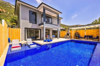 Villa Yağmur Queen – Kalkan’da Jakuzili, Korunaklı ve Balayı Villası