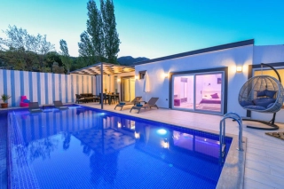Villa Barış: Doğa İçinde Korunaklı Havuzlu ve Jakuzili Muhteşem Tatil 